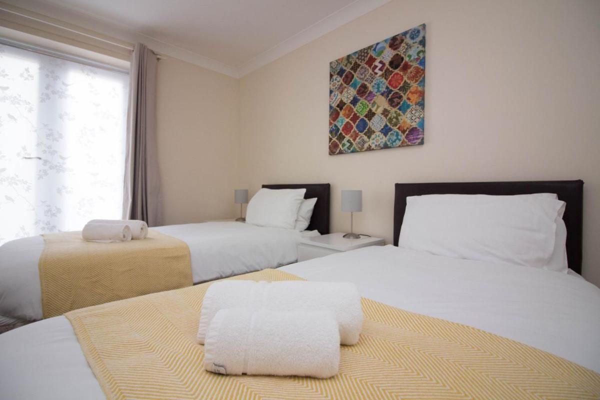 Stayzo Penthouse Accommodation 2- Premier Lodge Саутгемптон Экстерьер фото